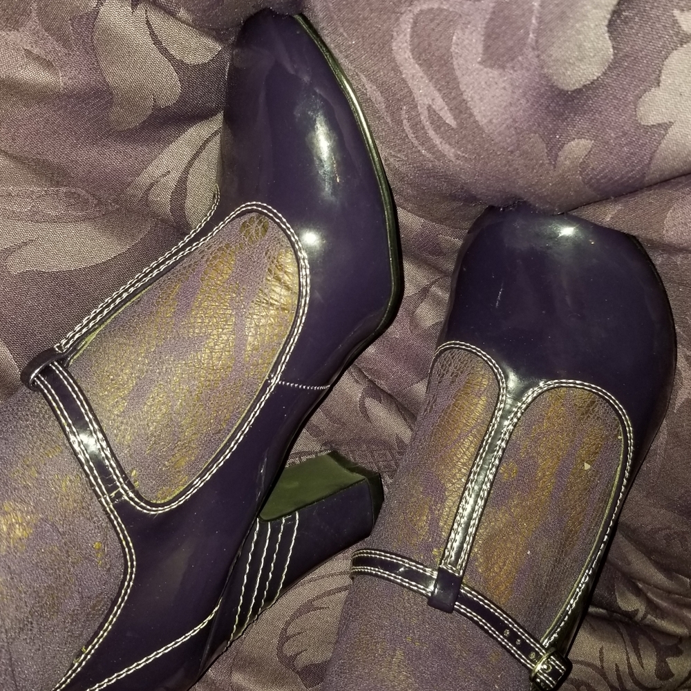 Shoes: Patent Leather Heels - Picture 5 of 6